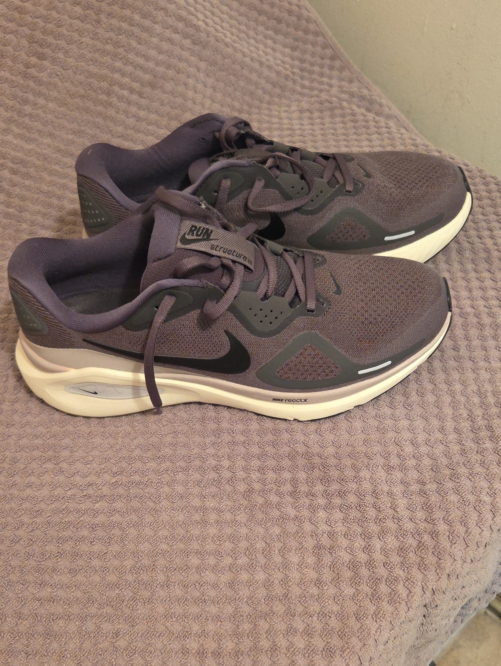 Nike Men's Structure 26 Running Shoes
